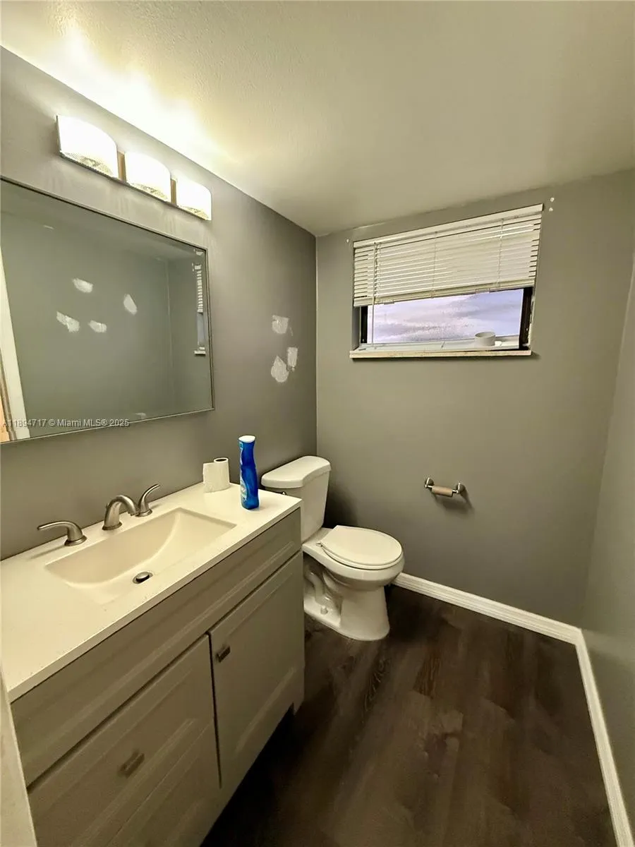 8101 Byron Ave, #305