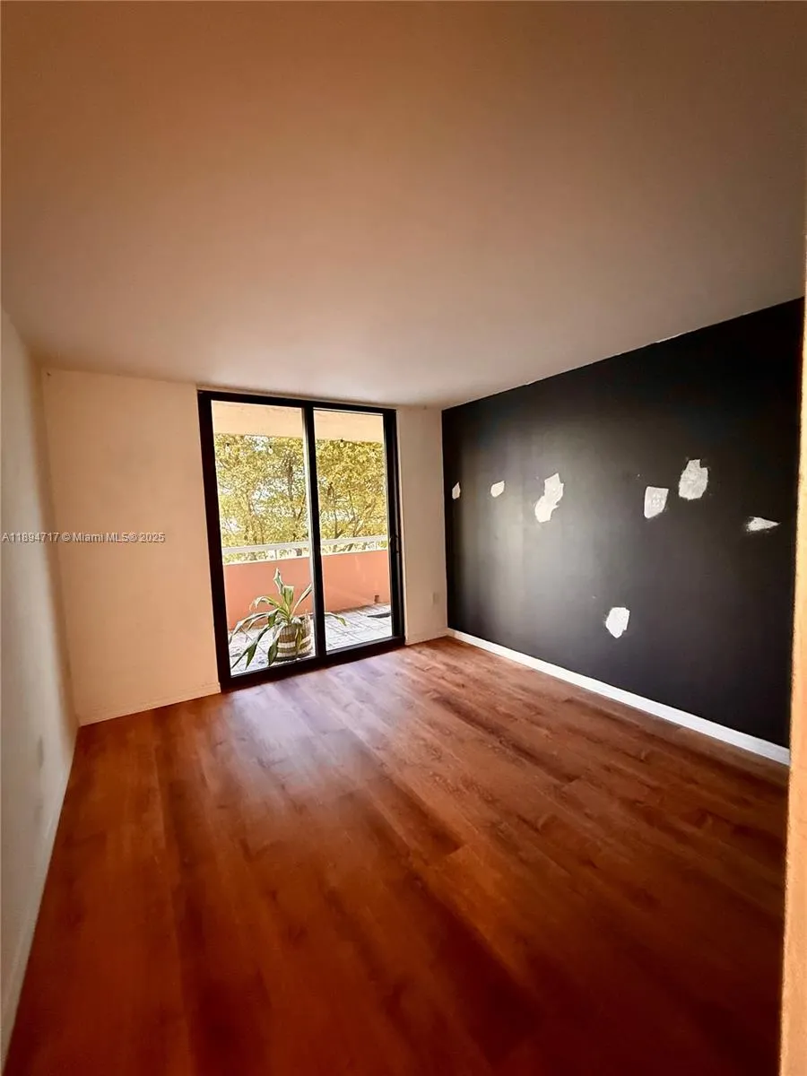 8101 Byron Ave, #305