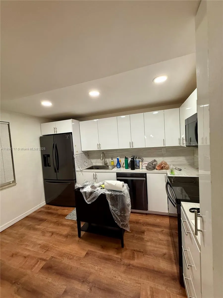 8101 Byron Ave, #305