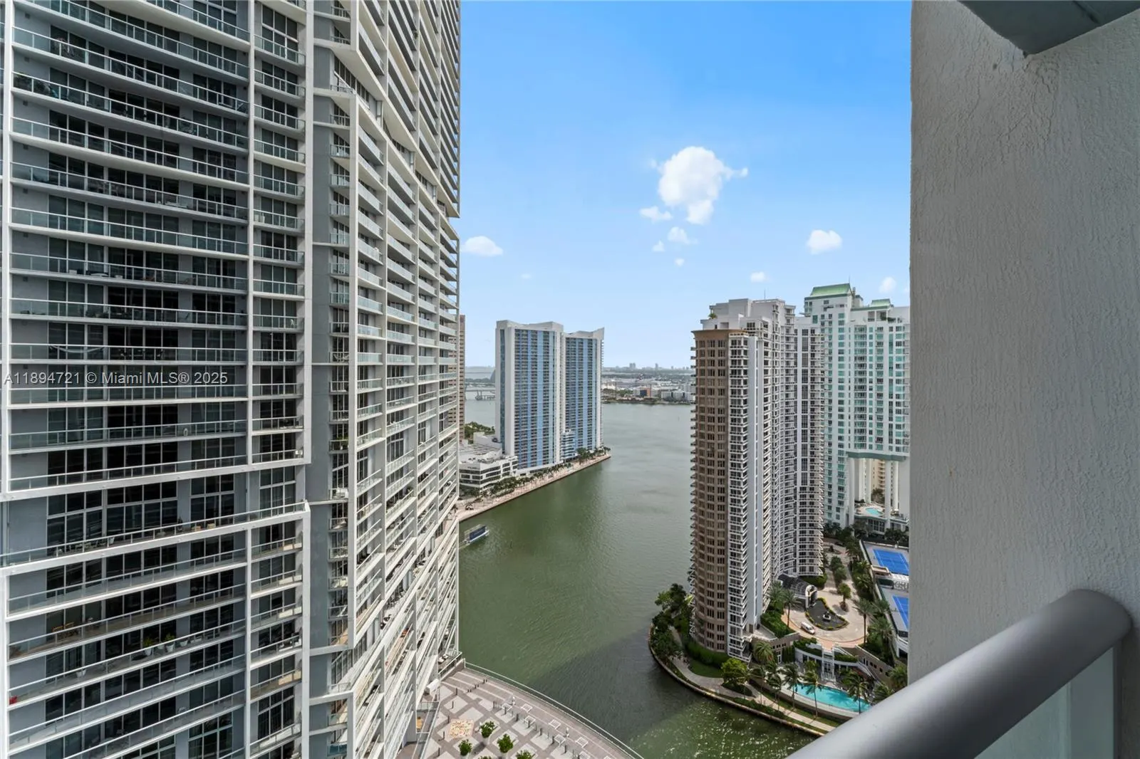 495 Brickell Ave, #3208