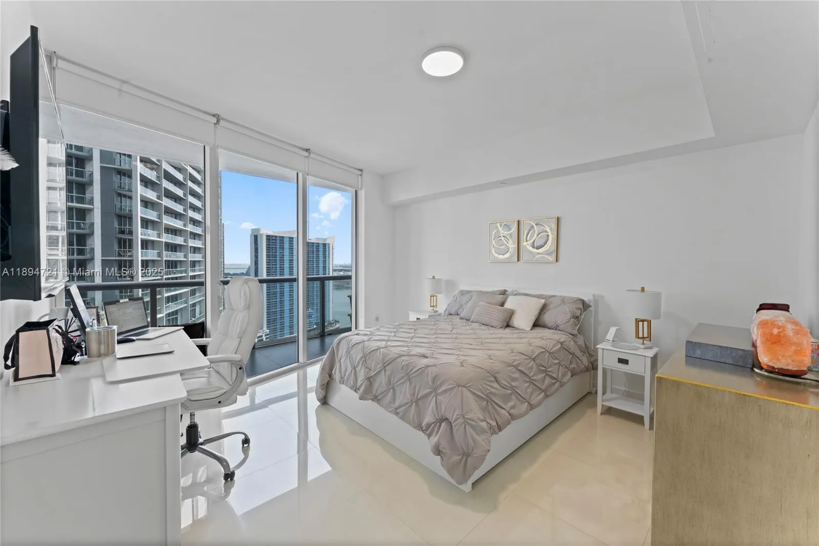 495 Brickell Ave, #3208