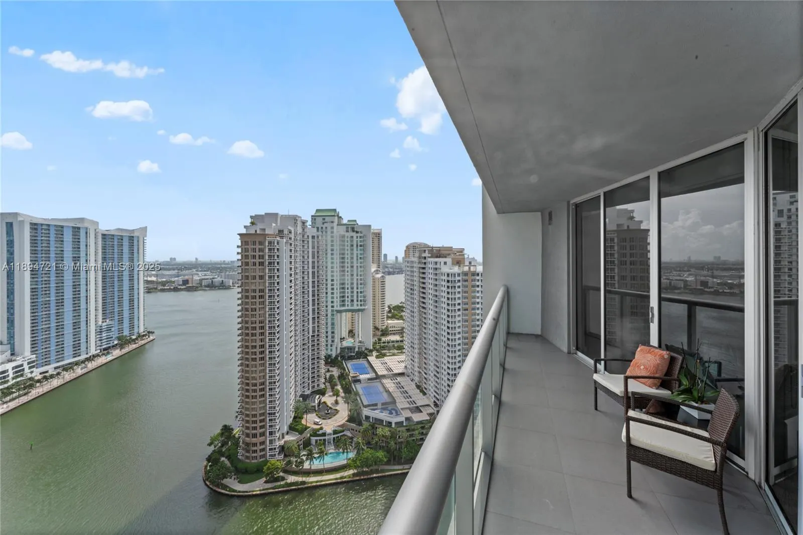 495 Brickell Ave, #3208