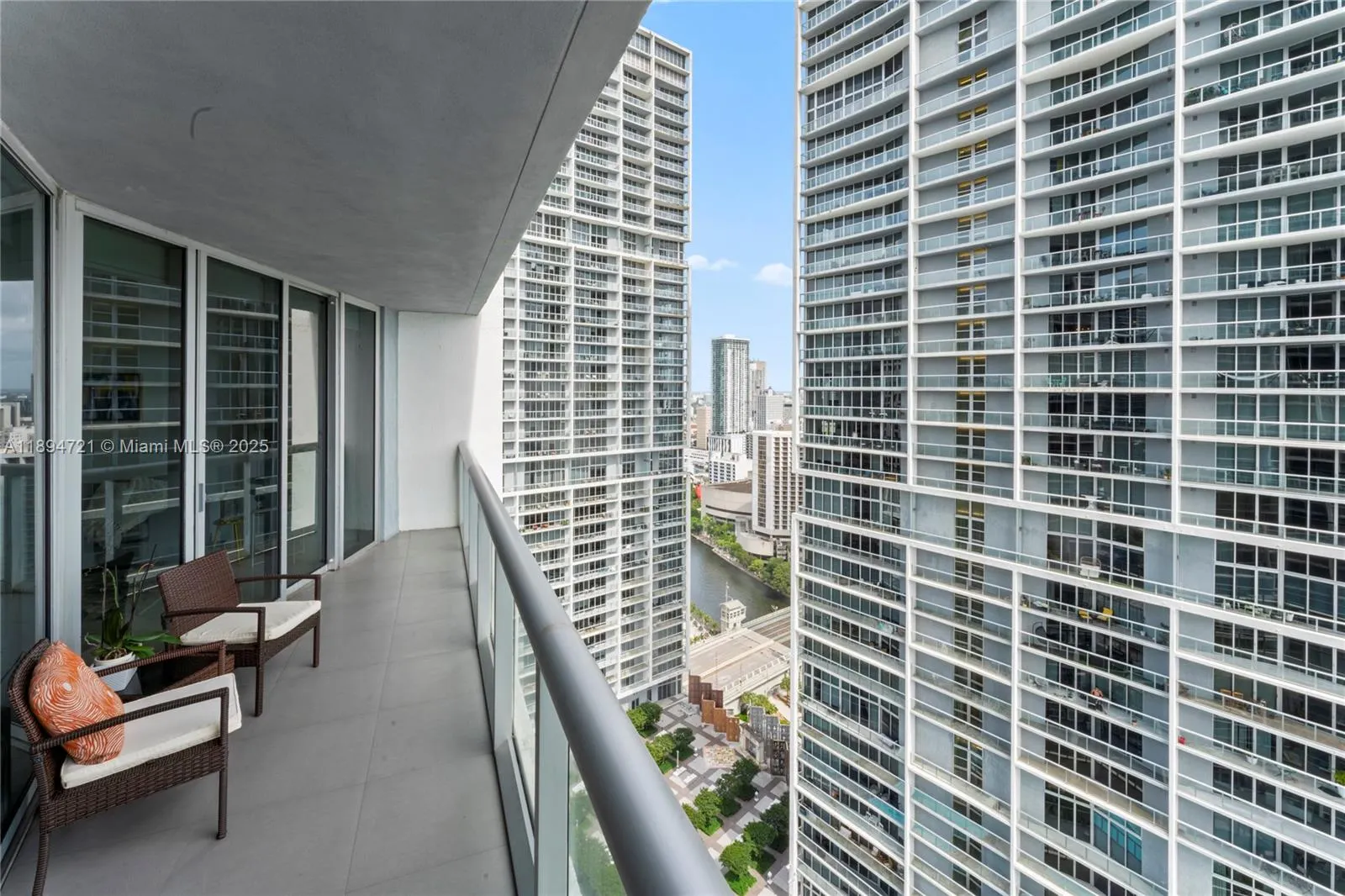 495 Brickell Ave, #3208