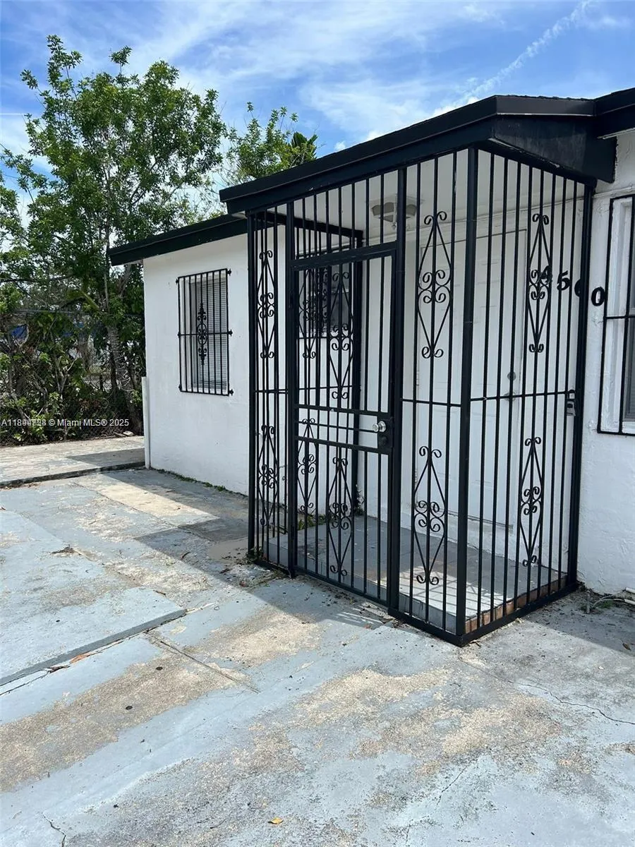 4500 NW 195th St