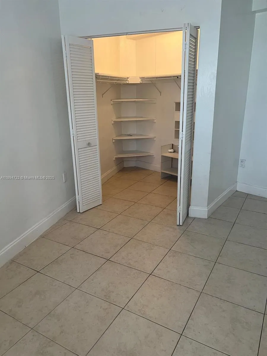 1663 NE Miami Gardens Dr, #139