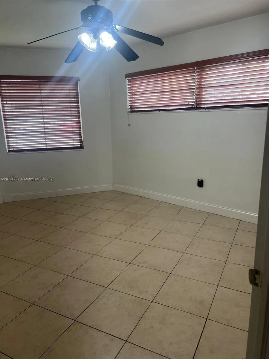 1663 NE Miami Gardens Dr, #139