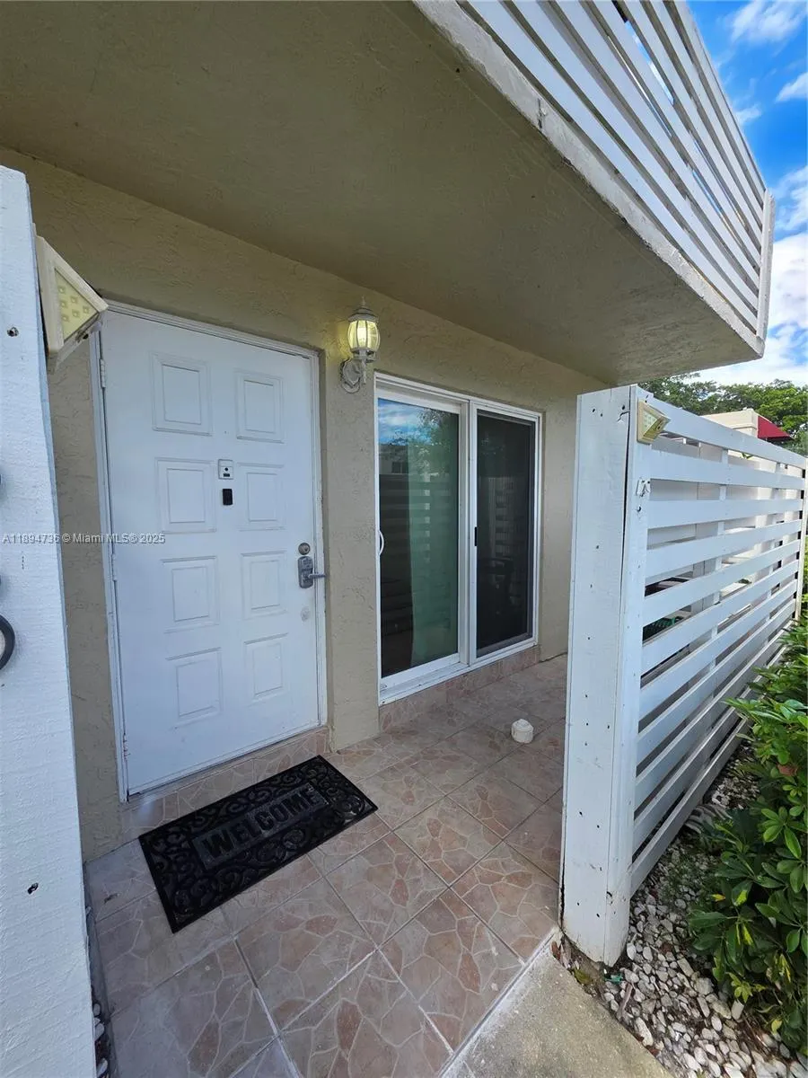 563 NW 98th Ave