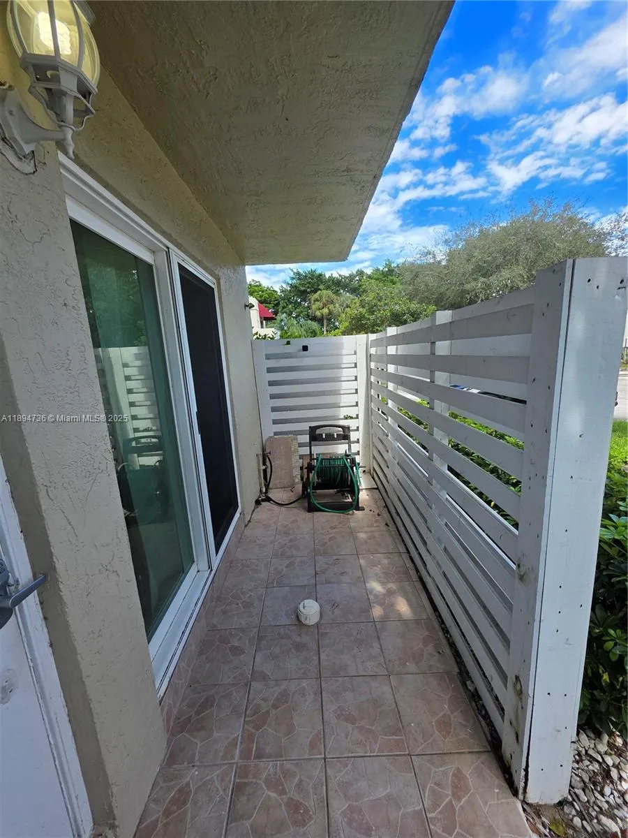 563 NW 98th Ave
