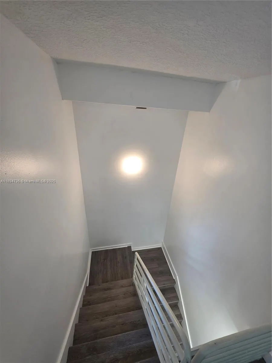 563 NW 98th Ave
