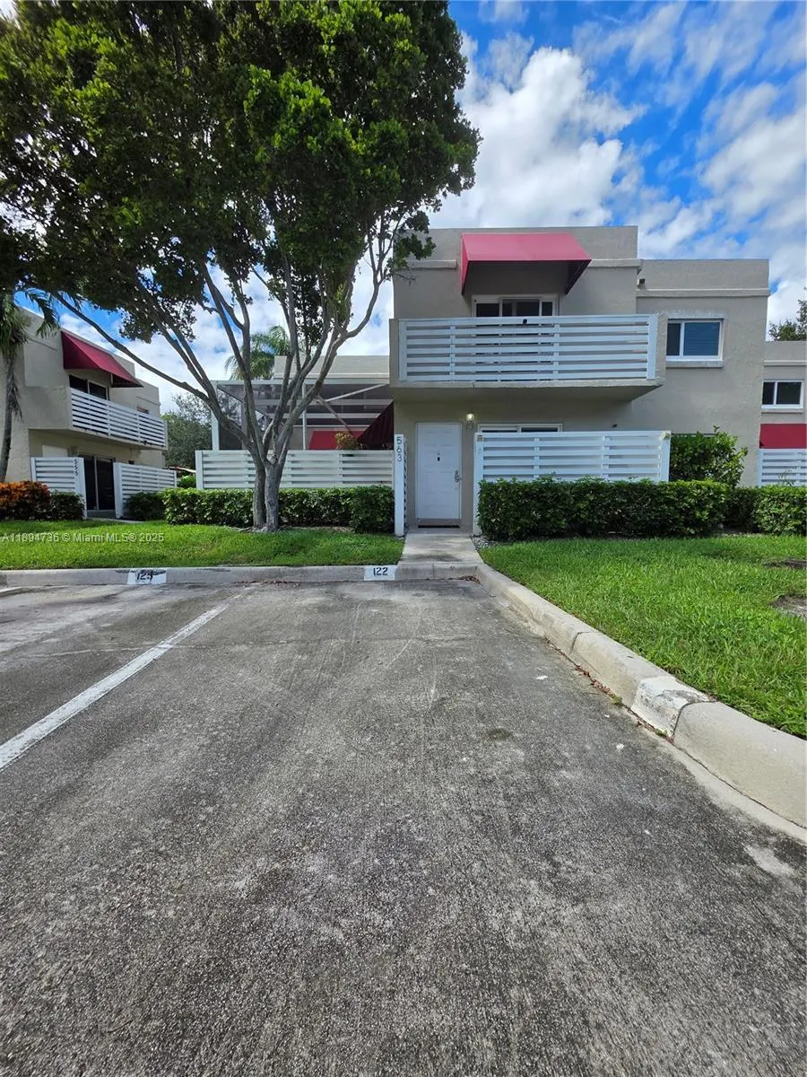 563 NW 98th Ave