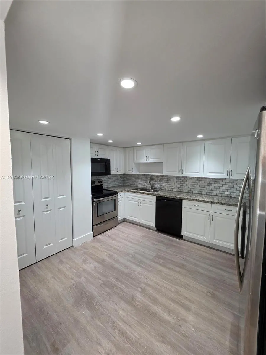 563 NW 98th Ave