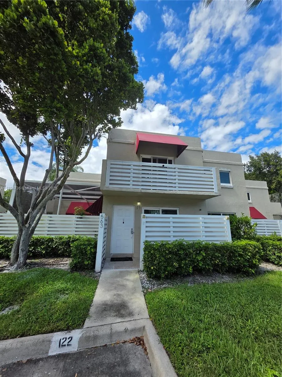 563 NW 98th Ave