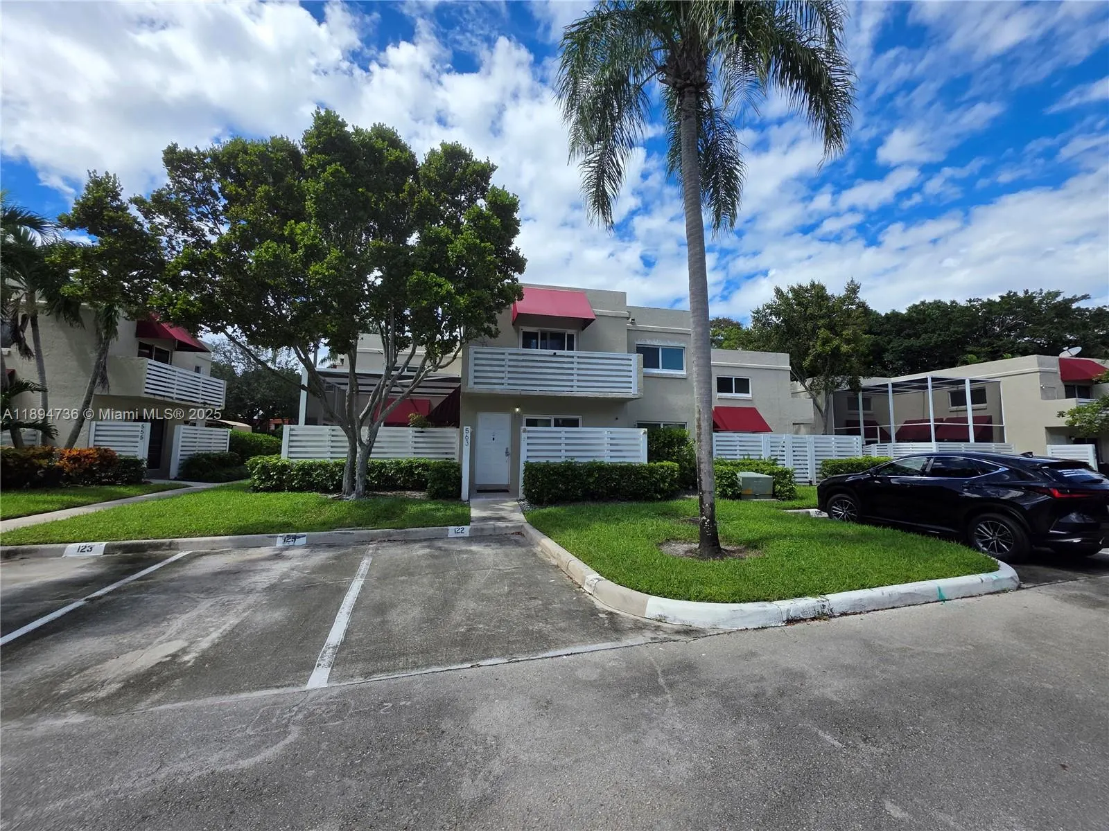 563 NW 98th Ave