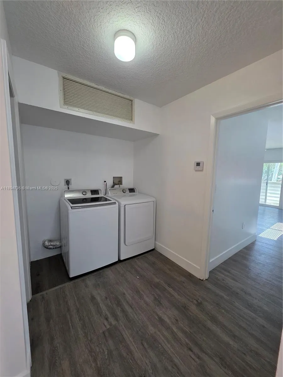 563 NW 98th Ave