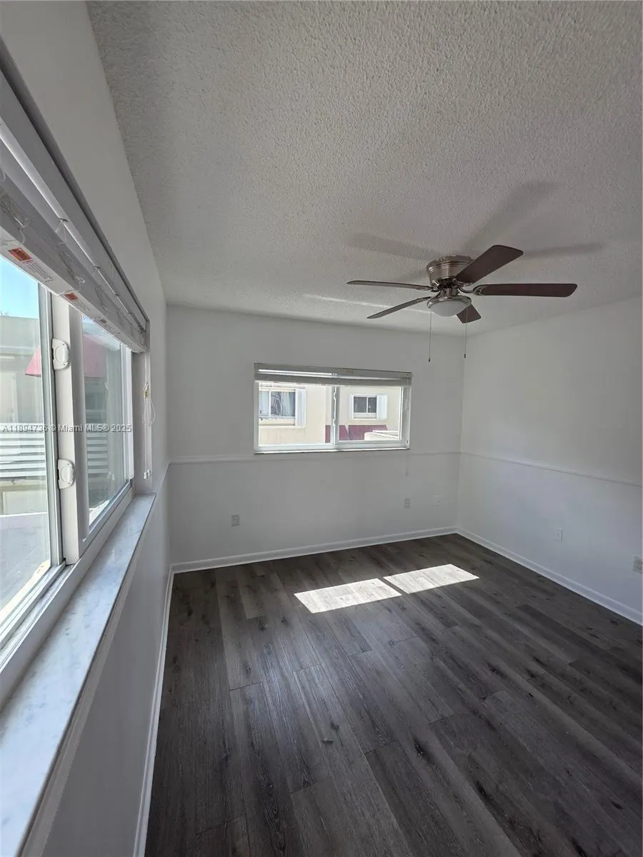 563 NW 98th Ave