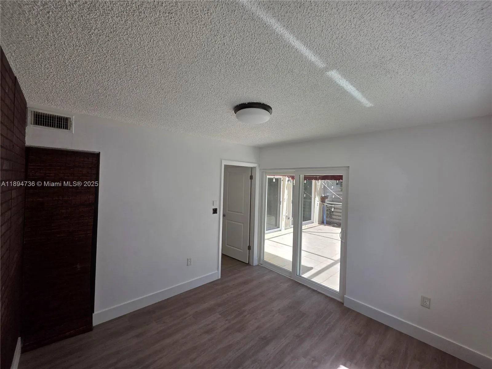 563 NW 98th Ave