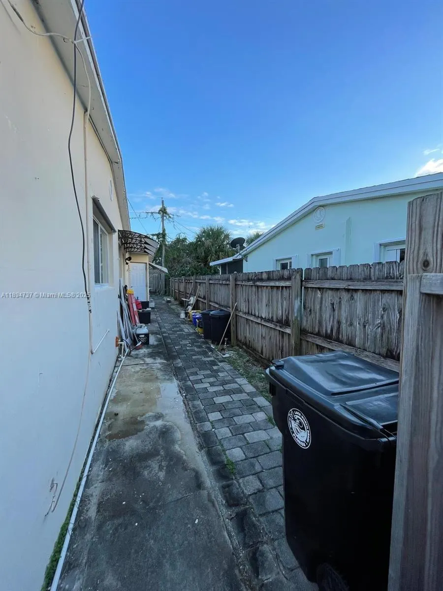 1715 Sunset Ave