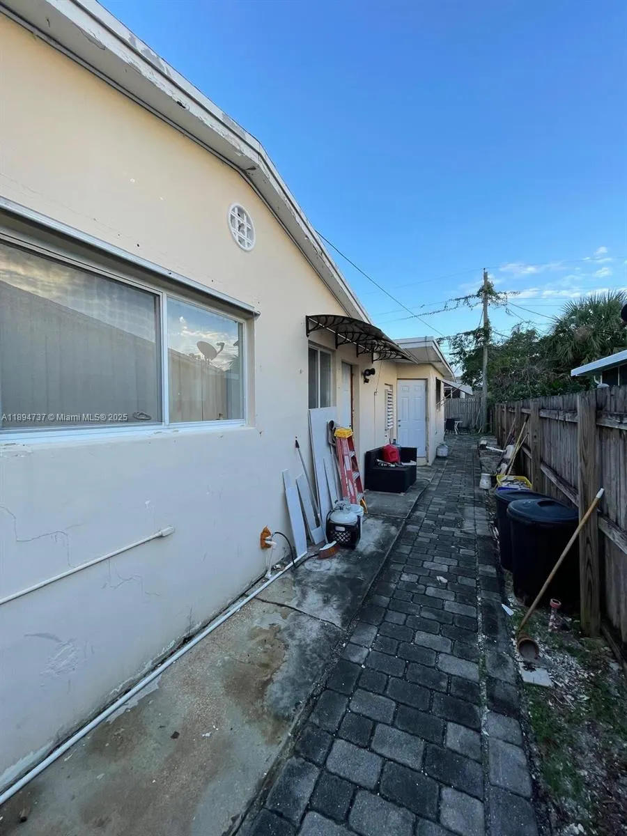 1715 Sunset Ave