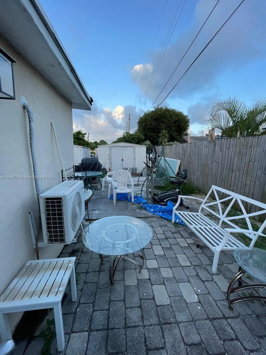 1715 Sunset Ave