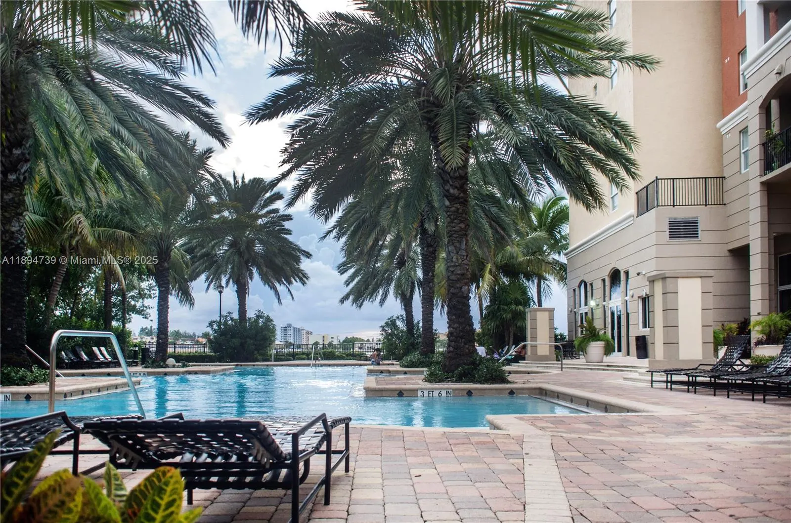 17145 N Bay Rd, #4607