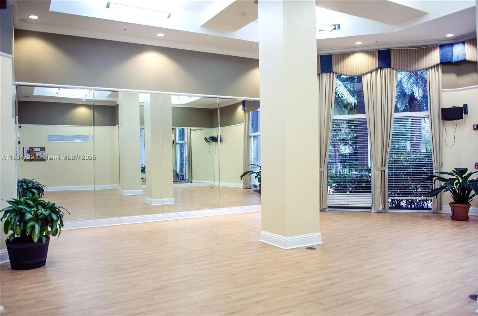 17145 N Bay Rd, #4607