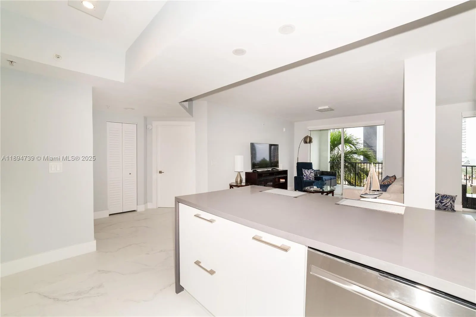 17145 N Bay Rd, #4607