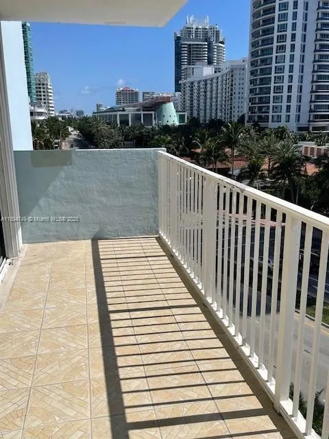 5838 Collins Ave, #5H