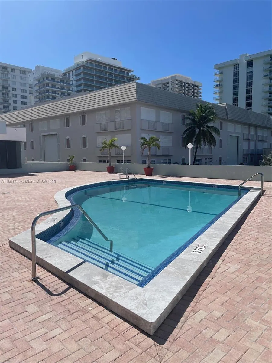 5838 Collins Ave, #5H