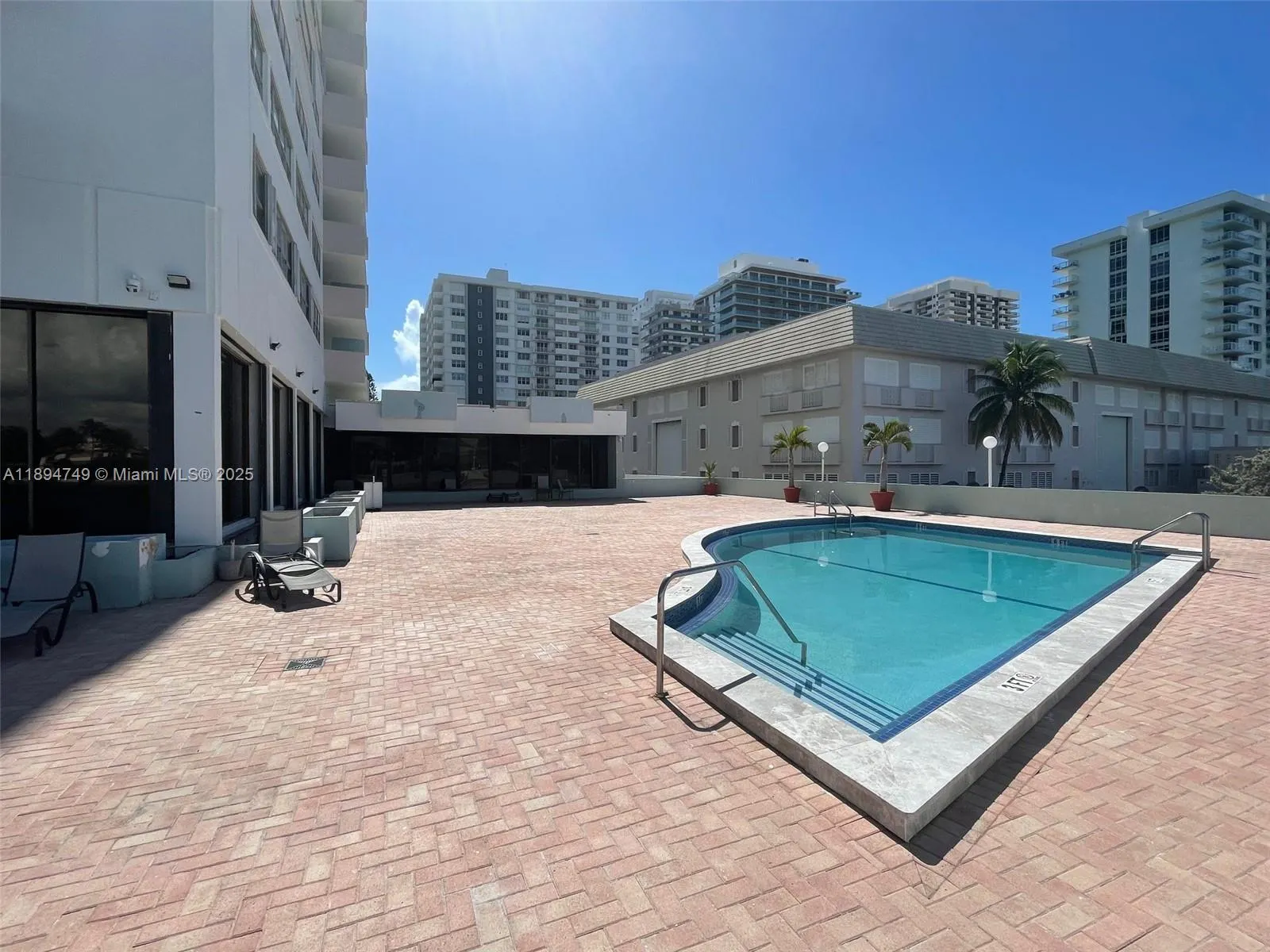 5838 Collins Ave, #5H