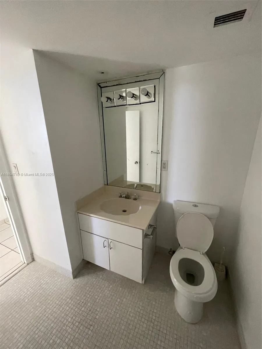 5838 Collins Ave, #5H