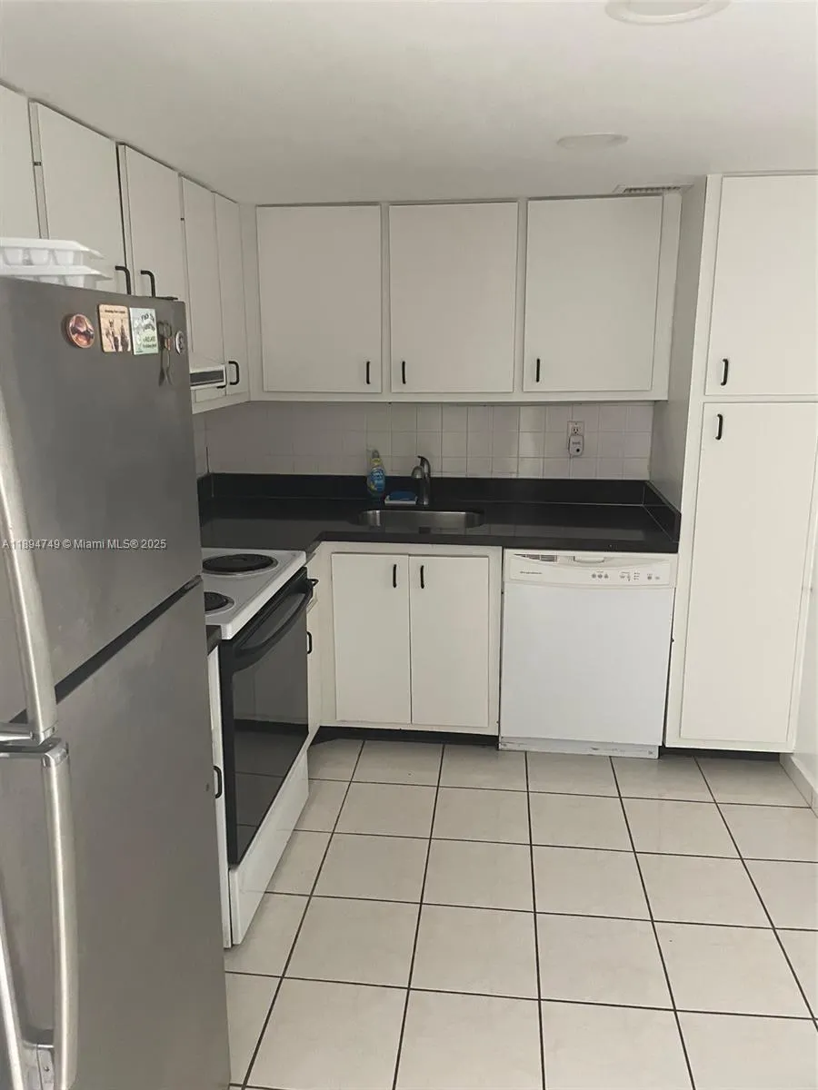 5838 Collins Ave, #5H