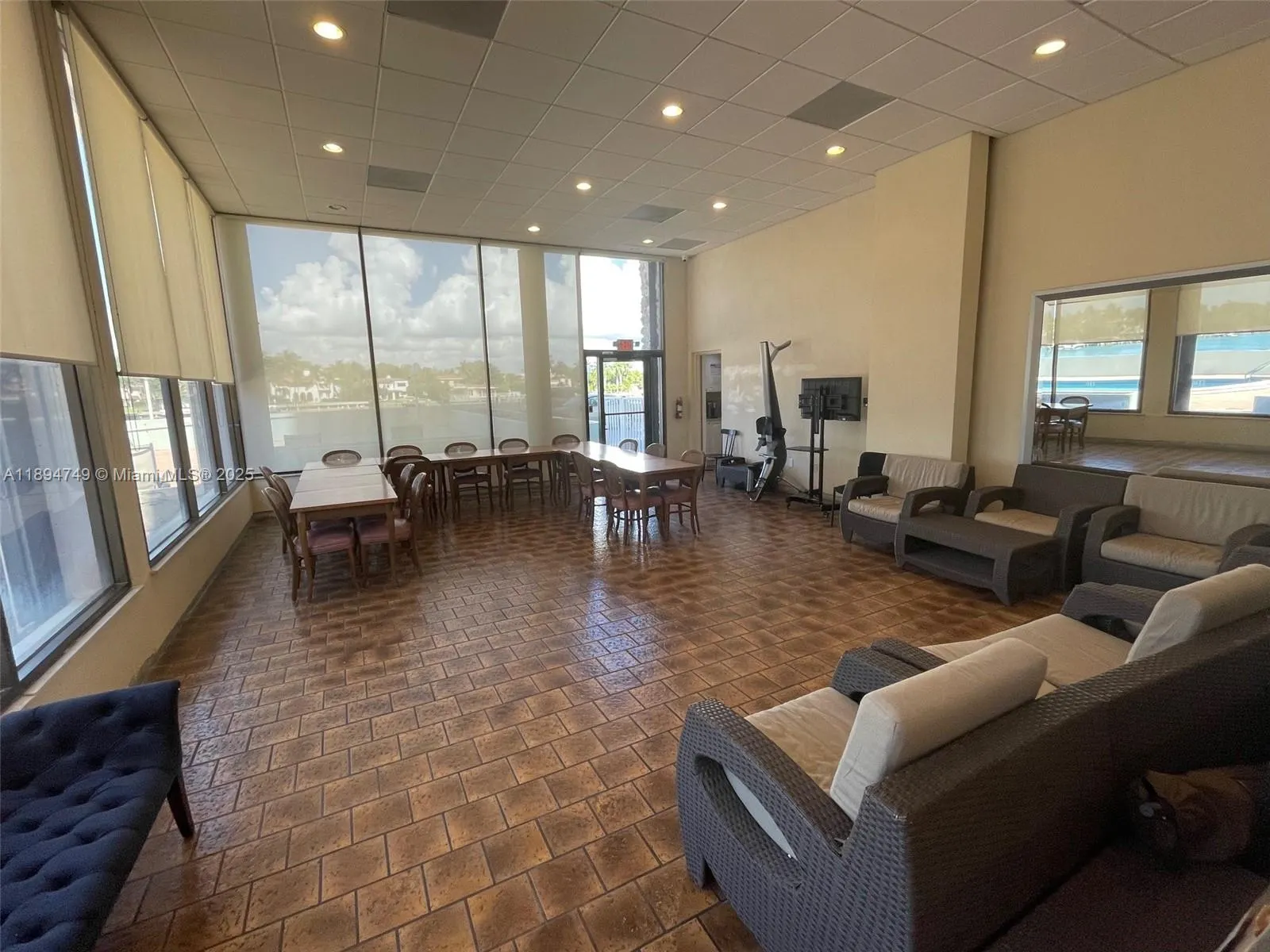 5838 Collins Ave, #5H