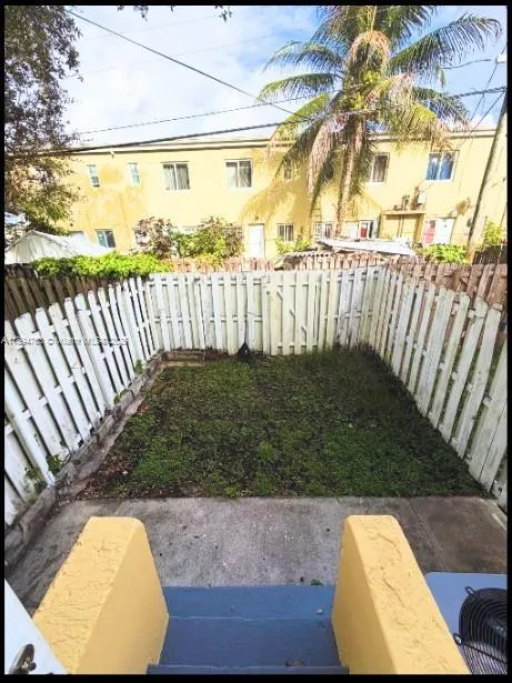 8325 NW 5th Ave, #8325