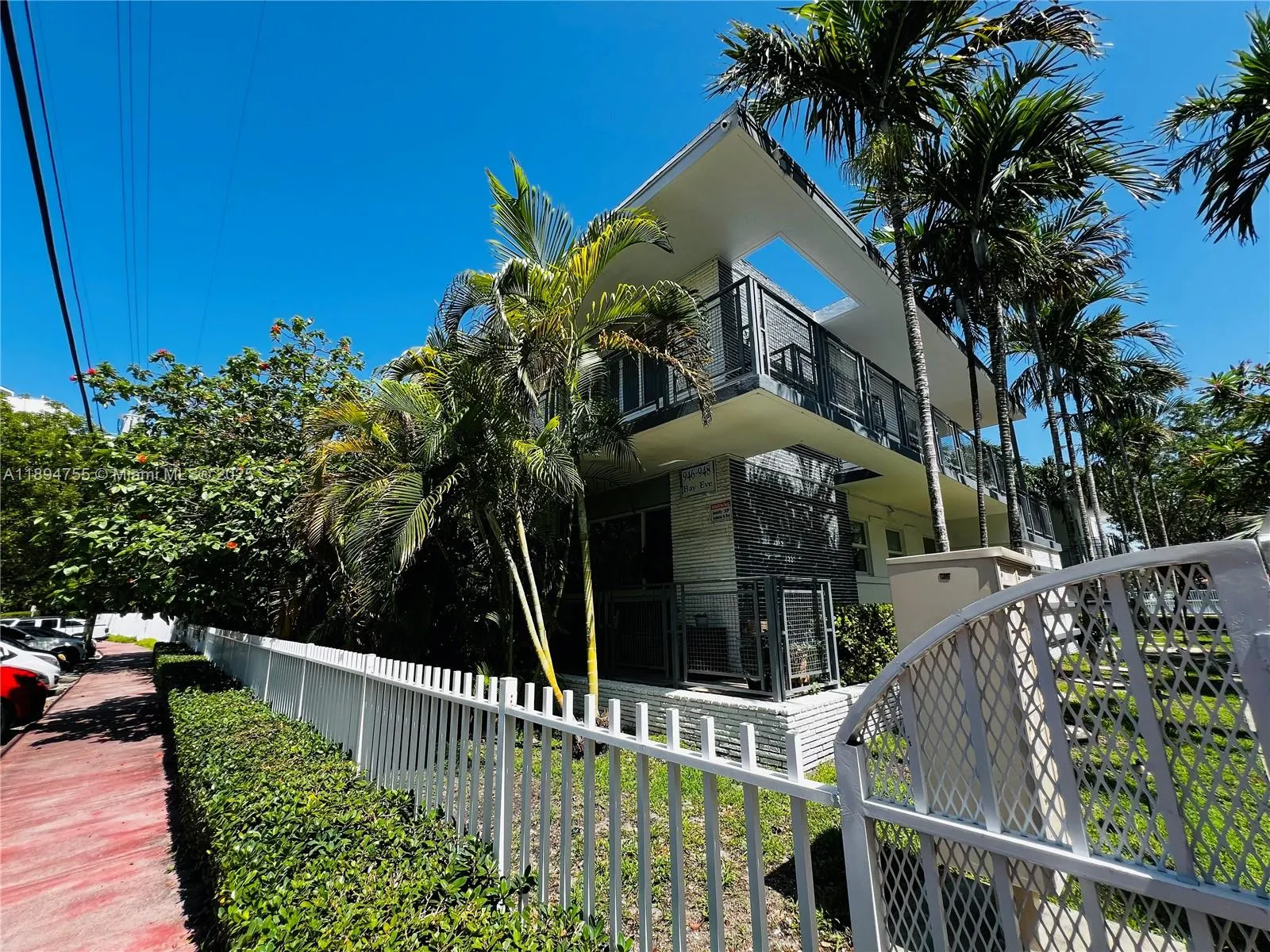 946 Bay Dr, #2