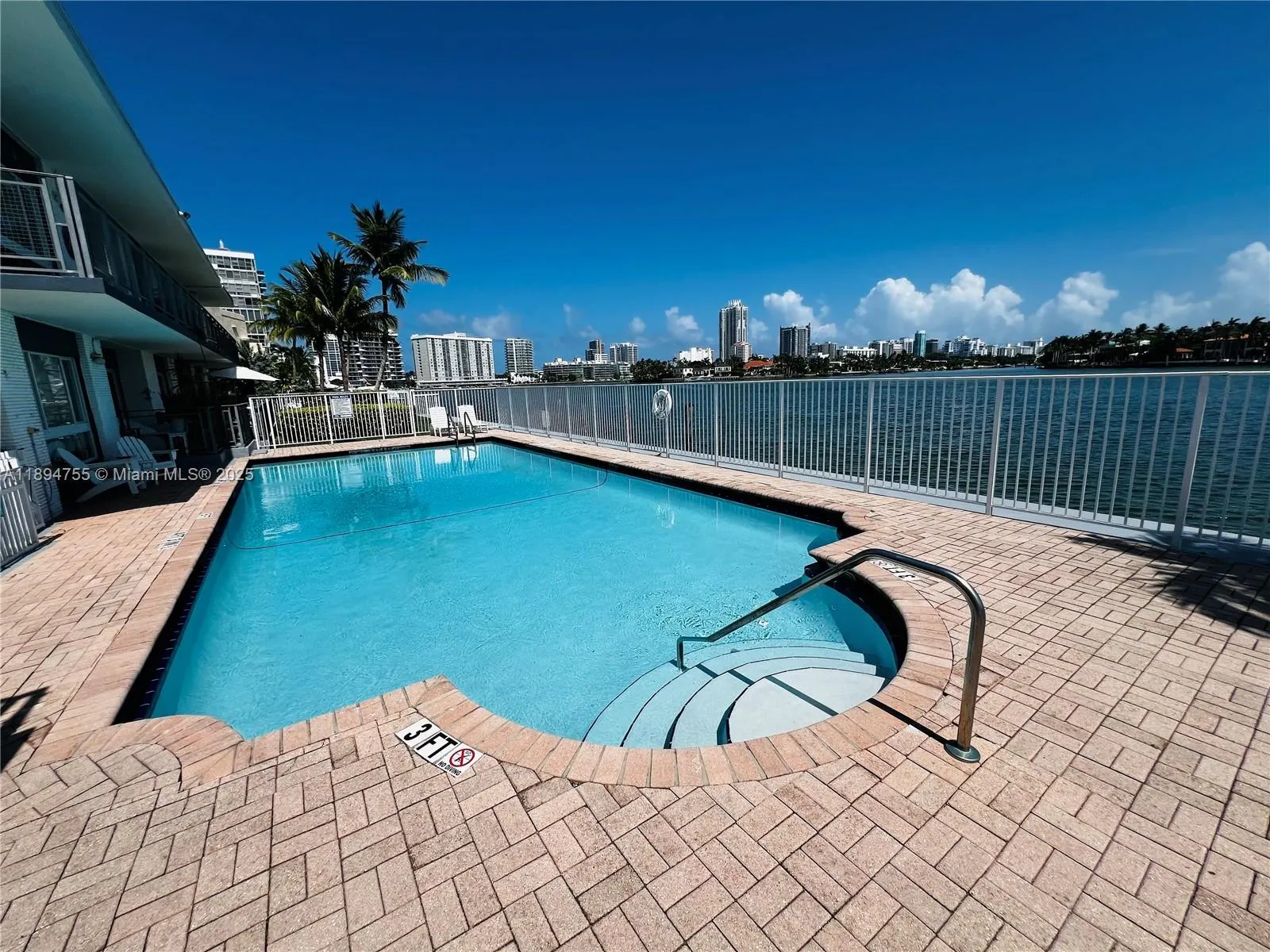 946 Bay Dr, #2