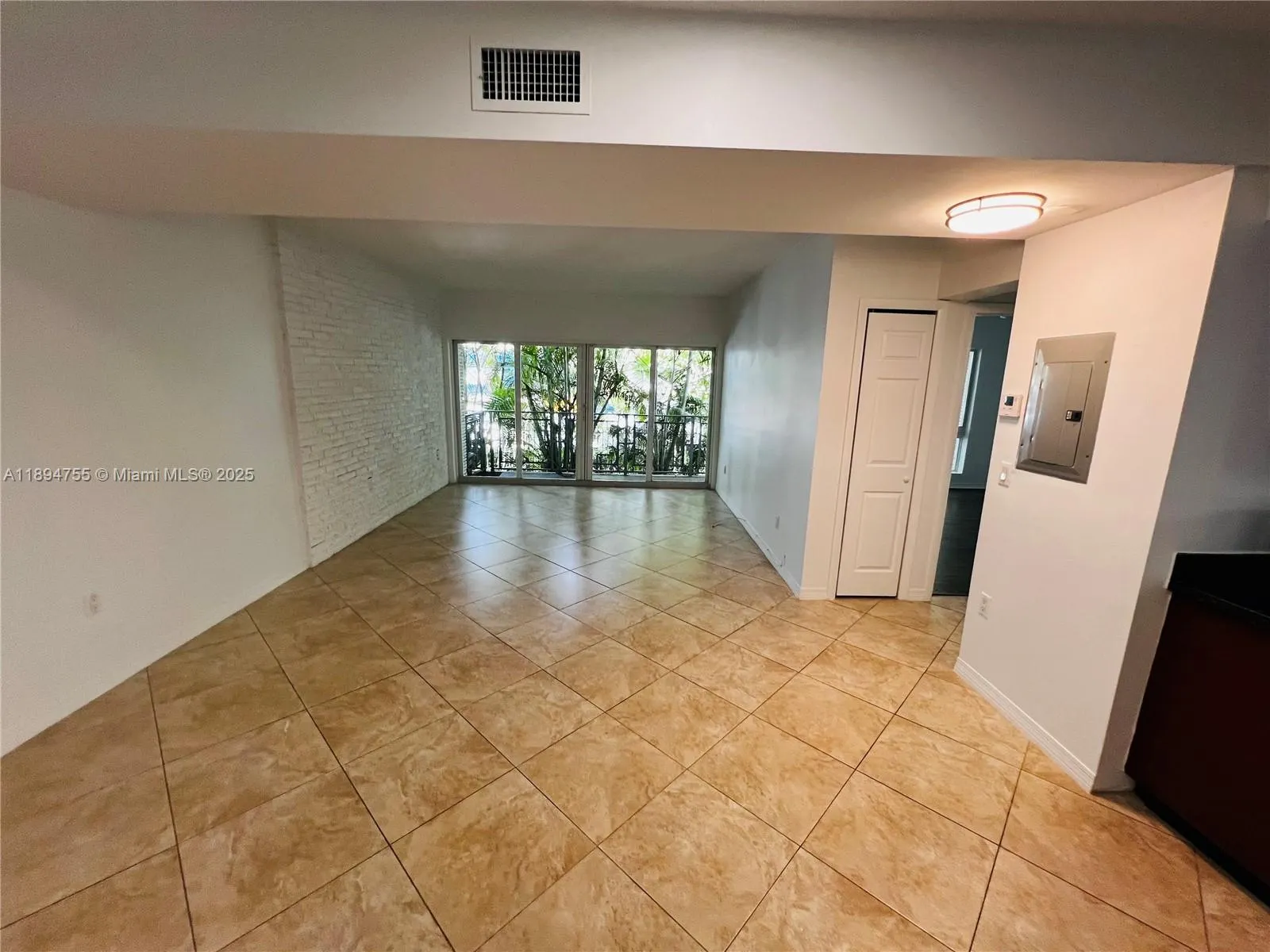 946 Bay Dr, #2