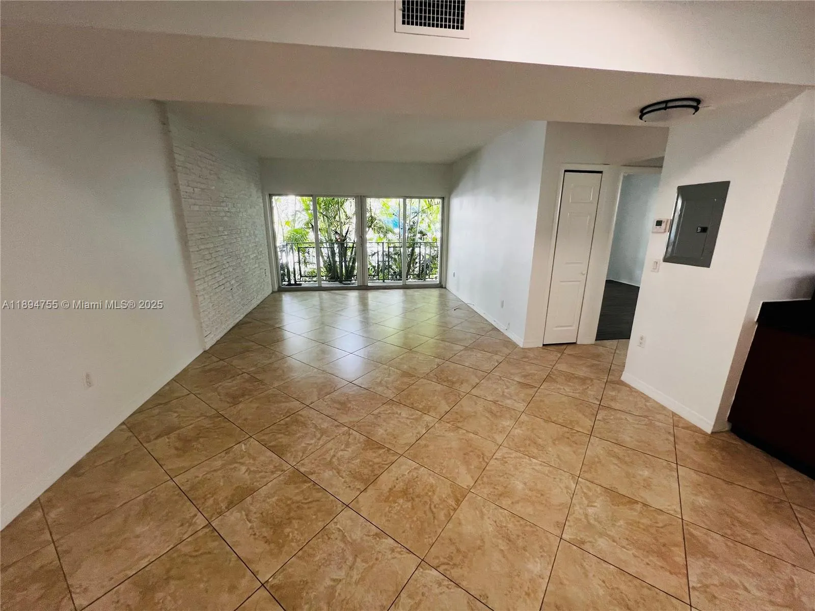 946 Bay Dr, #2