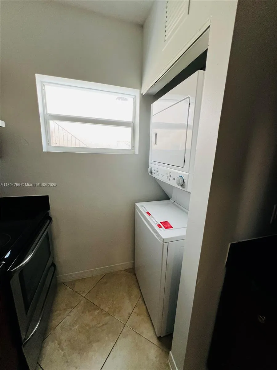 946 Bay Dr, #2