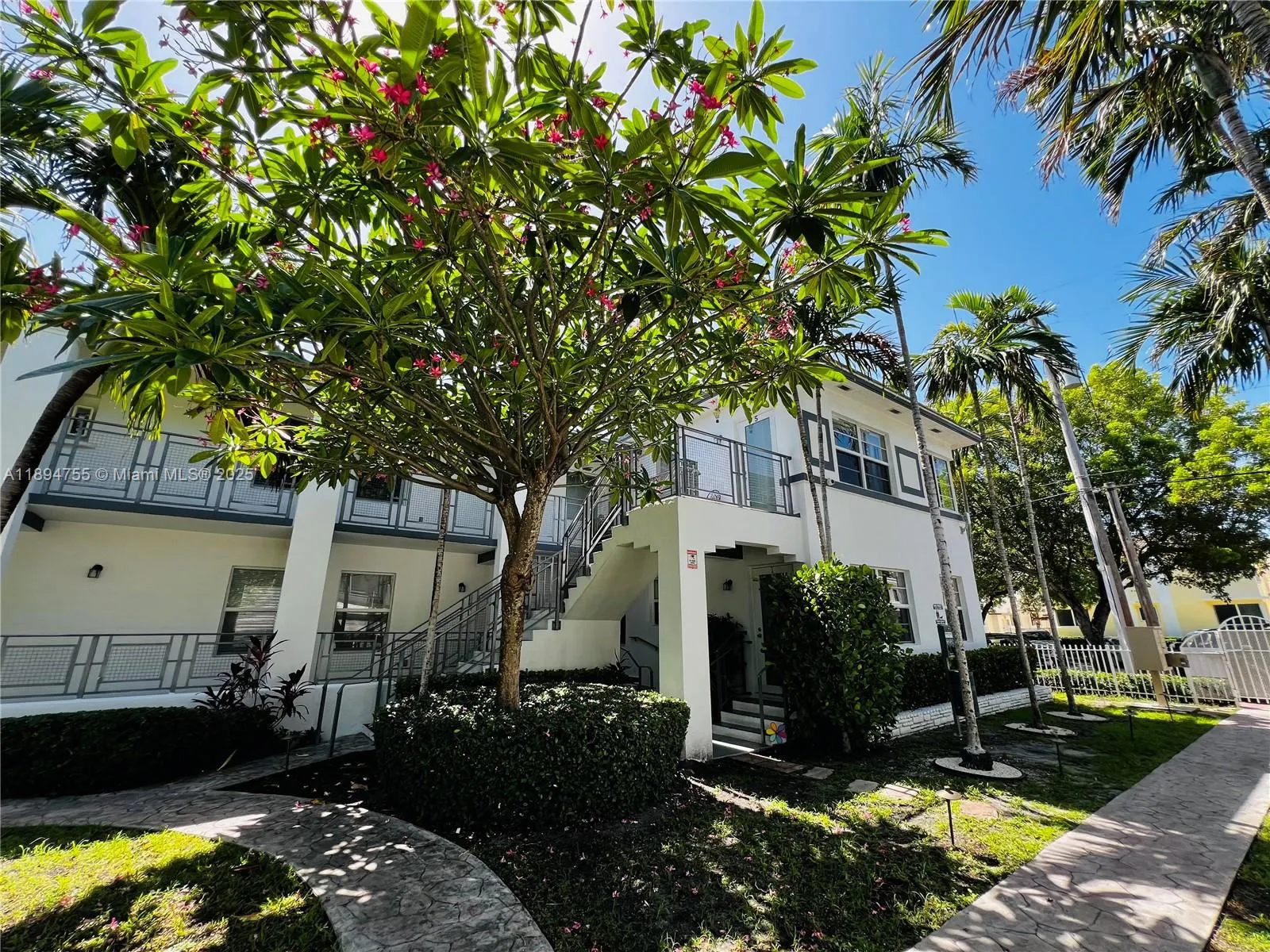 946 Bay Dr, #2