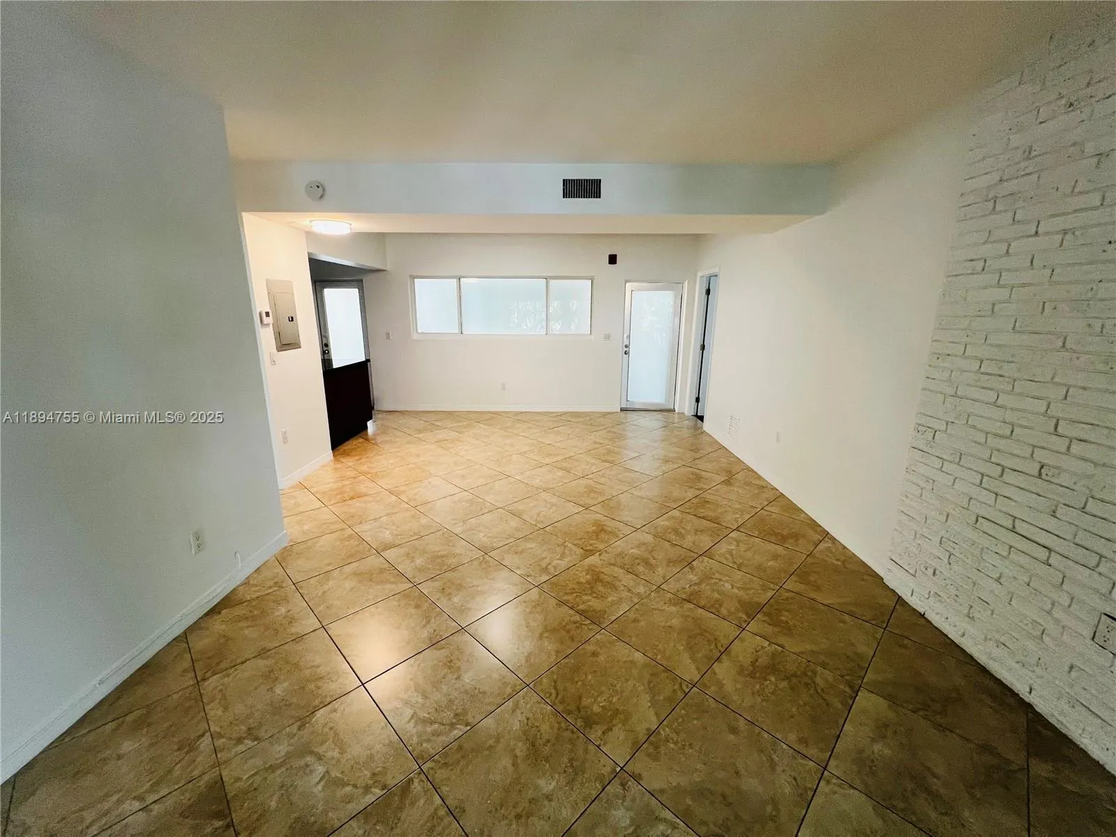 946 Bay Dr, #2