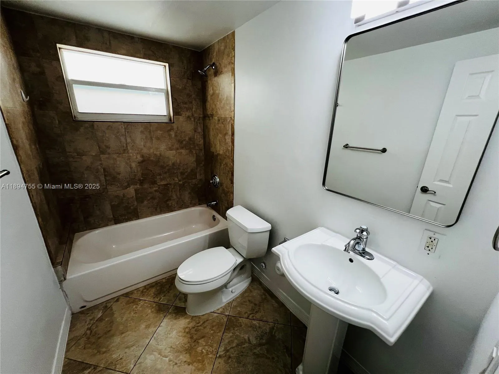 946 Bay Dr, #2