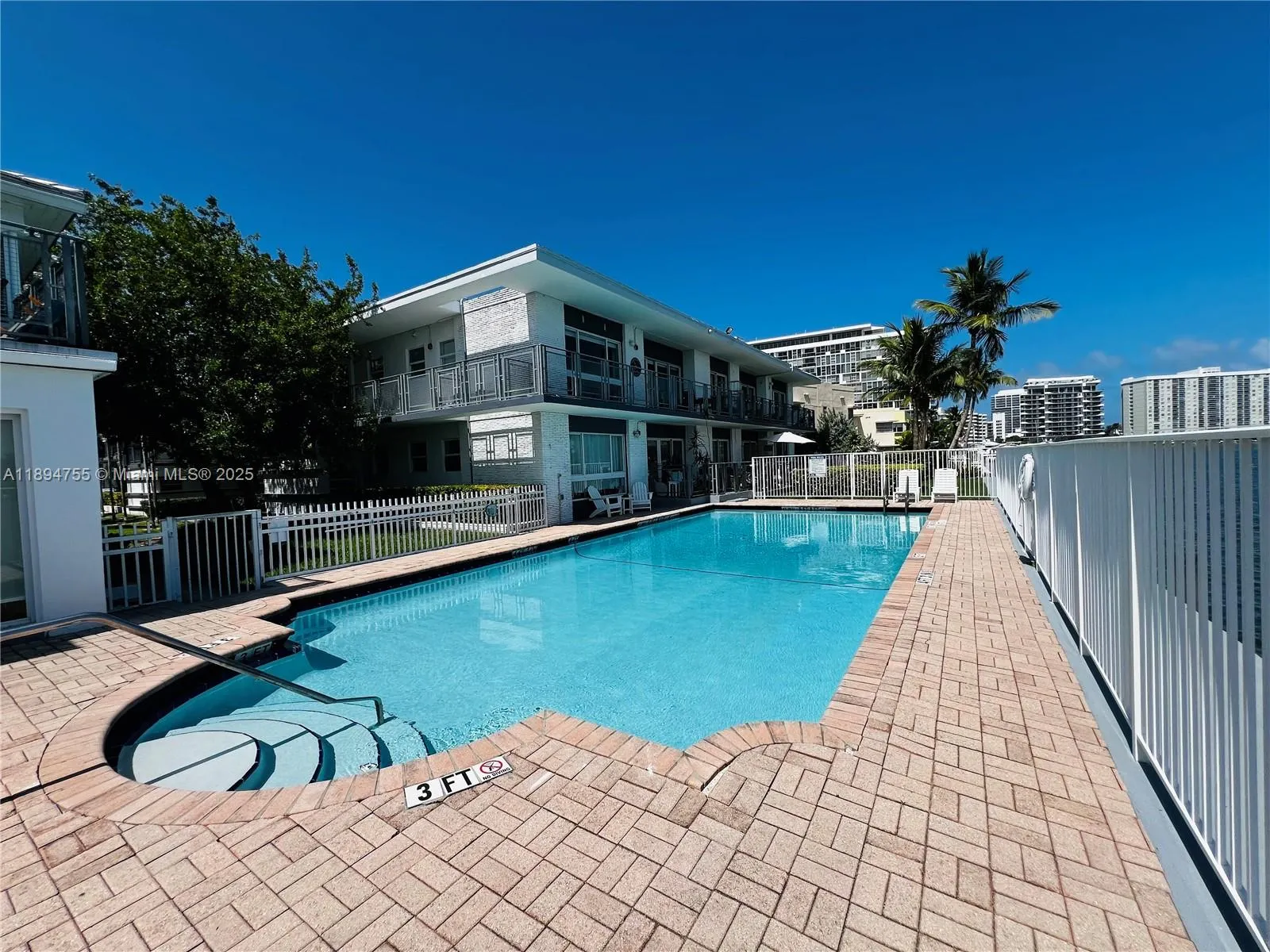 946 Bay Dr, #2