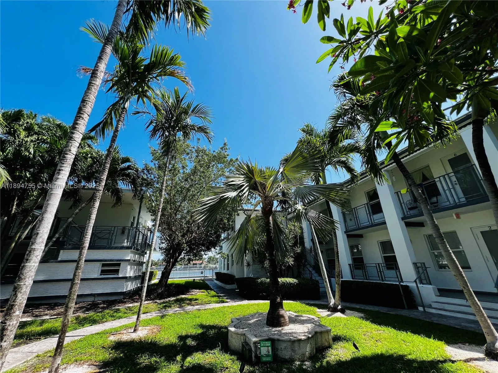 946 Bay Dr, #2