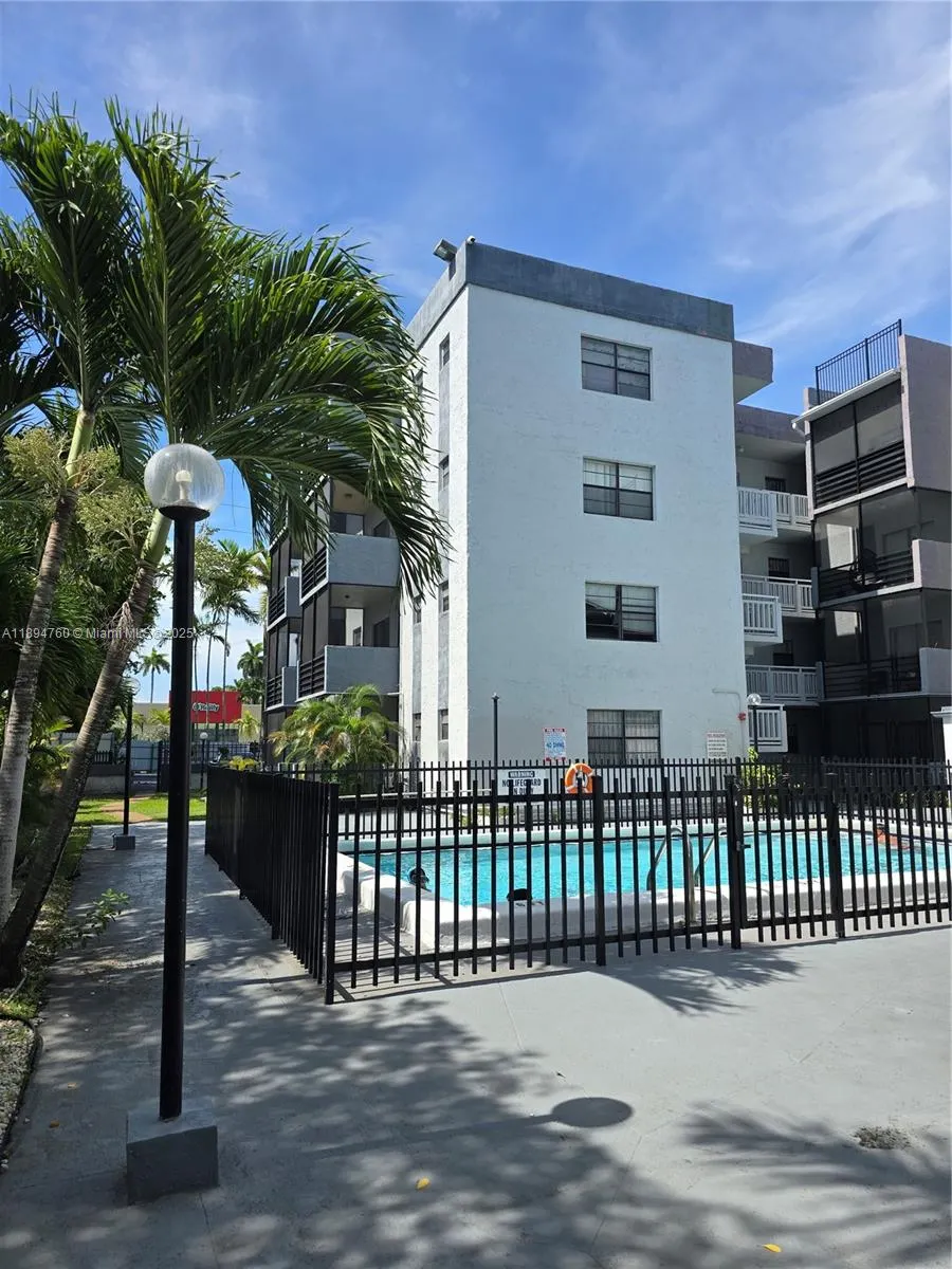 13500 NE 3rd Ct, #423