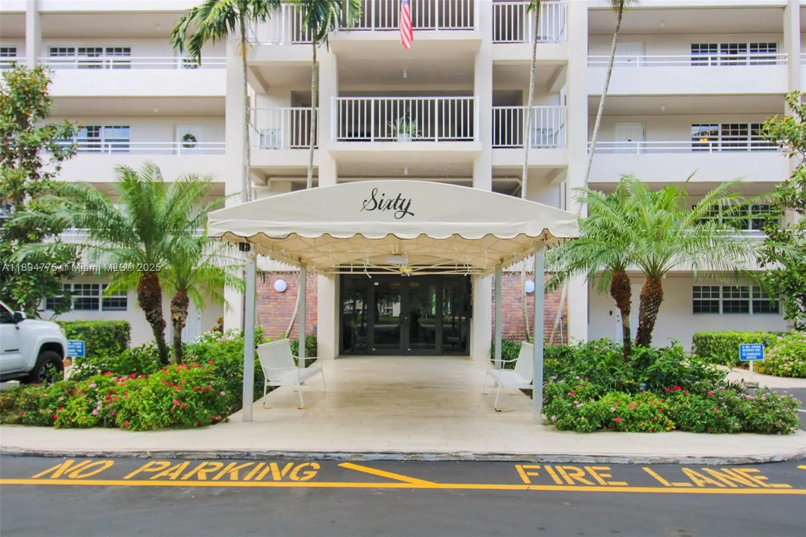 605 Oaks Dr, #305