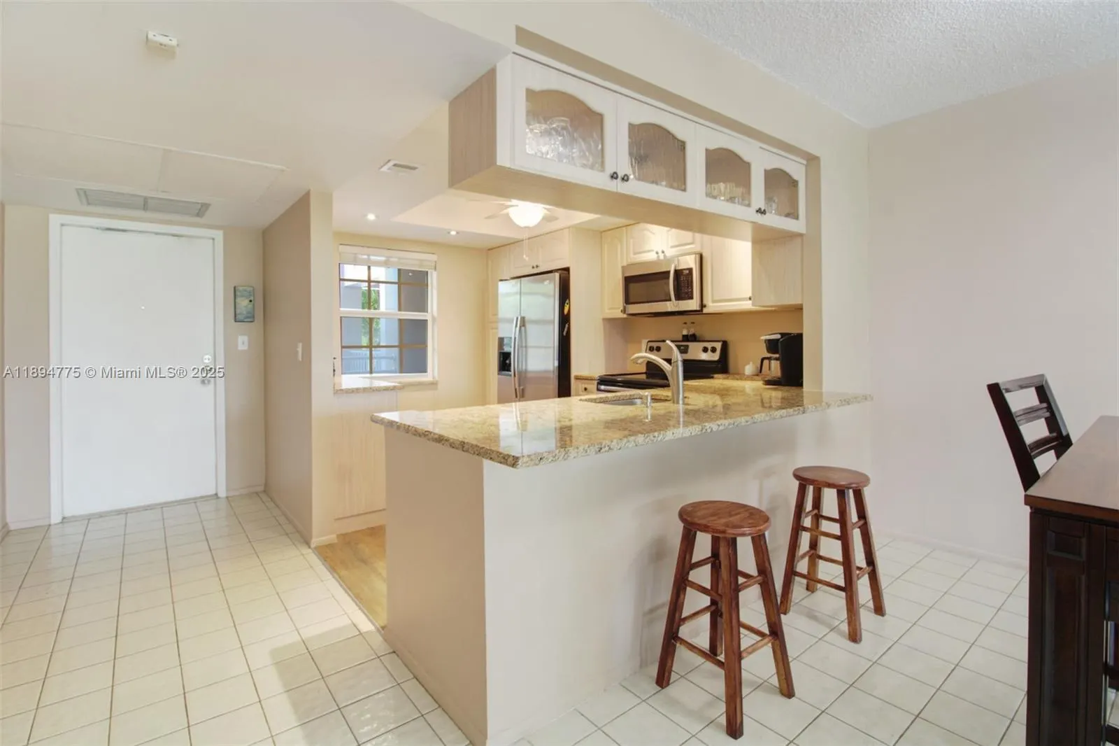 605 Oaks Dr, #305
