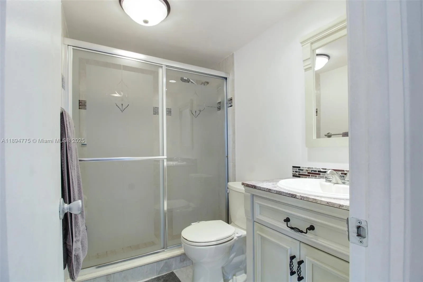 605 Oaks Dr, #305
