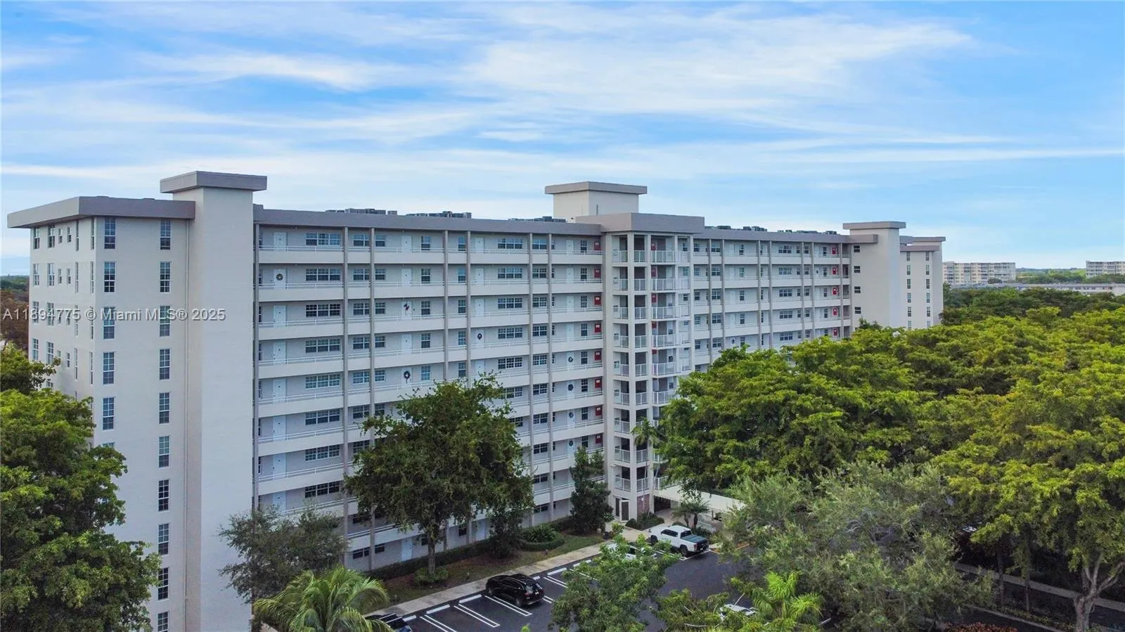 605 Oaks Dr, #305