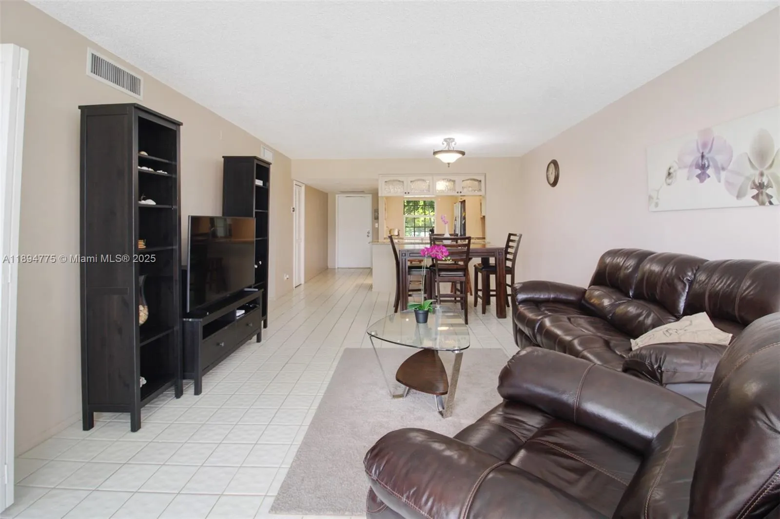 605 Oaks Dr, #305