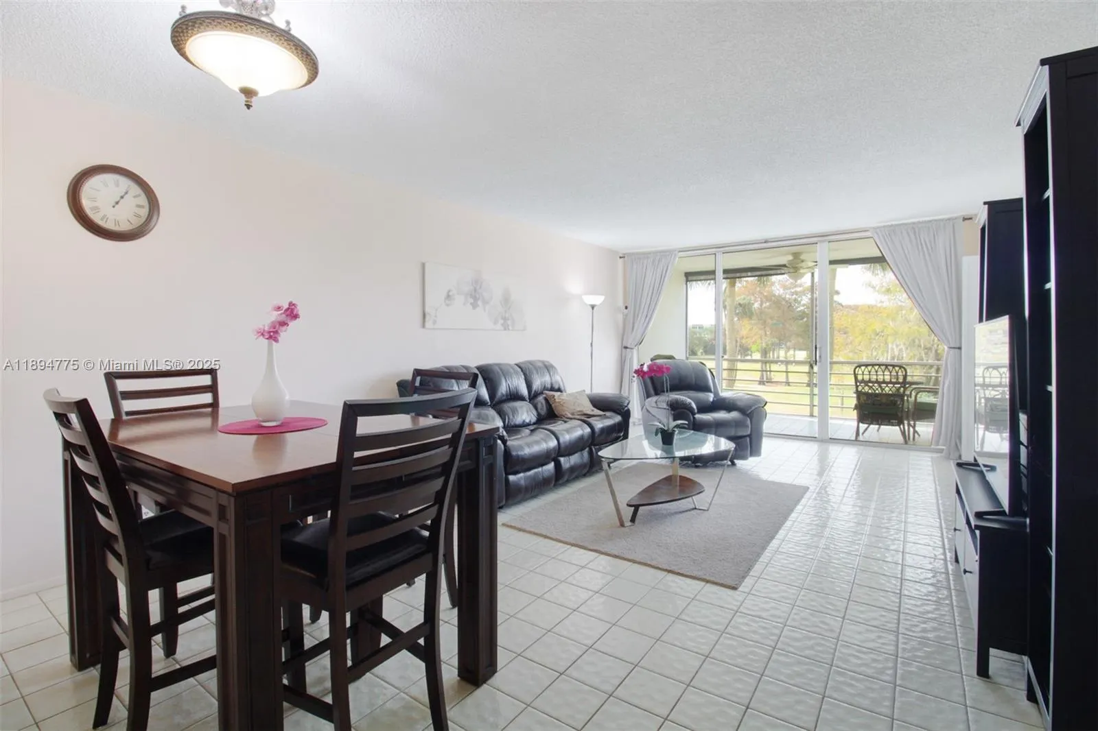 605 Oaks Dr, #305